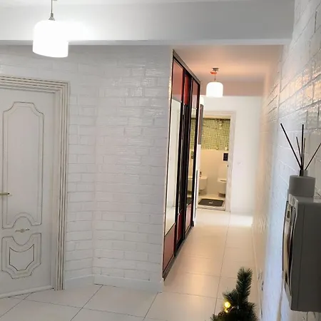 комната с двухместной кроватью в квартире с общим душем и кухней, Double In A Guest Apartment, La Cheie In Cu Dus Si Bucatarie Comuna Кишинів