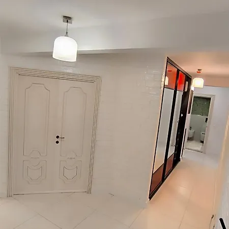 Homestay комната с двухместной кроватью в квартире с общим душем и кухней, Double In A Guest Apartment, La Cheie In Cu Dus Si Bucatarie Comuna Chisinau