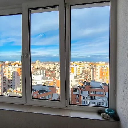 комната с двухместной кроватью в квартире с общим душем и кухней, Double In A Guest Apartment, La Cheie In Cu Dus Si Bucatarie Comuna Homestay Chisinau