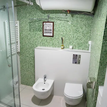 комната с двухместной кроватью в квартире с общим душем и кухней, Double In A Guest Apartment, La Cheie In Cu Dus Si Bucatarie Comuna * Chisinau